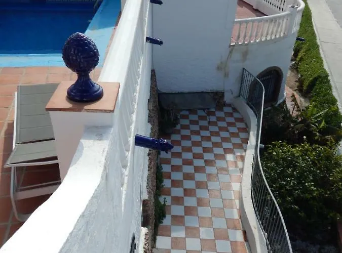 Adosado En Urb Flamingo * Nerja